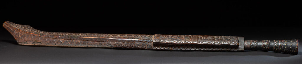 Paiwan tribe ceremonial sword ( southern Paiwan Vuculj )This very beautiful and rare ceremonial sword is carved in a style typical of the southern paiwan (Vuculj).