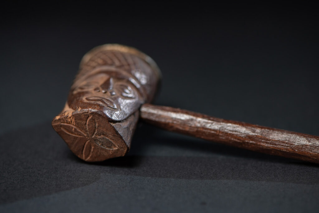 Very fine pipe from the Paiwan tribe, carved on both sides with human faces representing Paiwan warriors. The interior of the bowl is lined with aluminum.