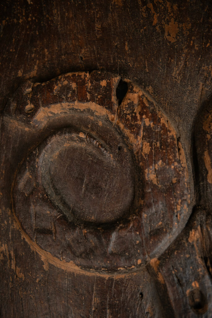 Very beautiful and massive ancestral panel from the Paiwan tribe, dating from the 19th century, carved with a nude female ancestor wearing a headdress formed by two intertwined snakes facing away from each other. A truly remarkable piece.