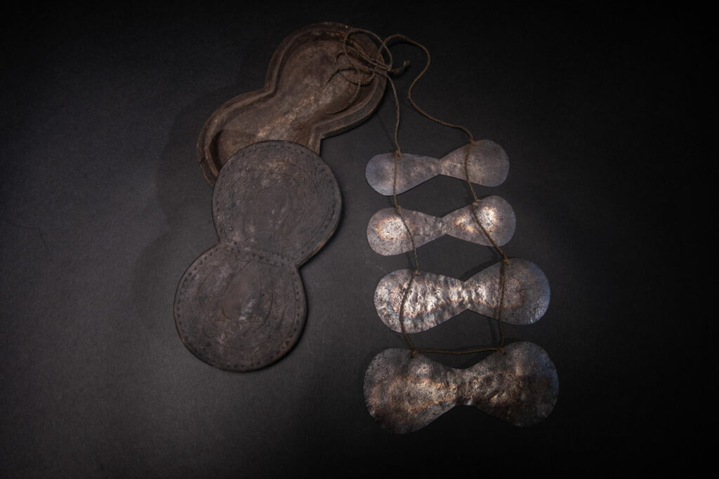 yami tribe necklace for man , in Sīver.