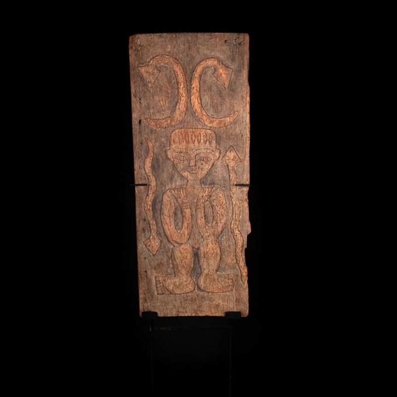 PPaiwan tribes wood Door- 19 century - Standing figure and sacred snakes, two on the figure and two on a sides- south Taiwan. detail