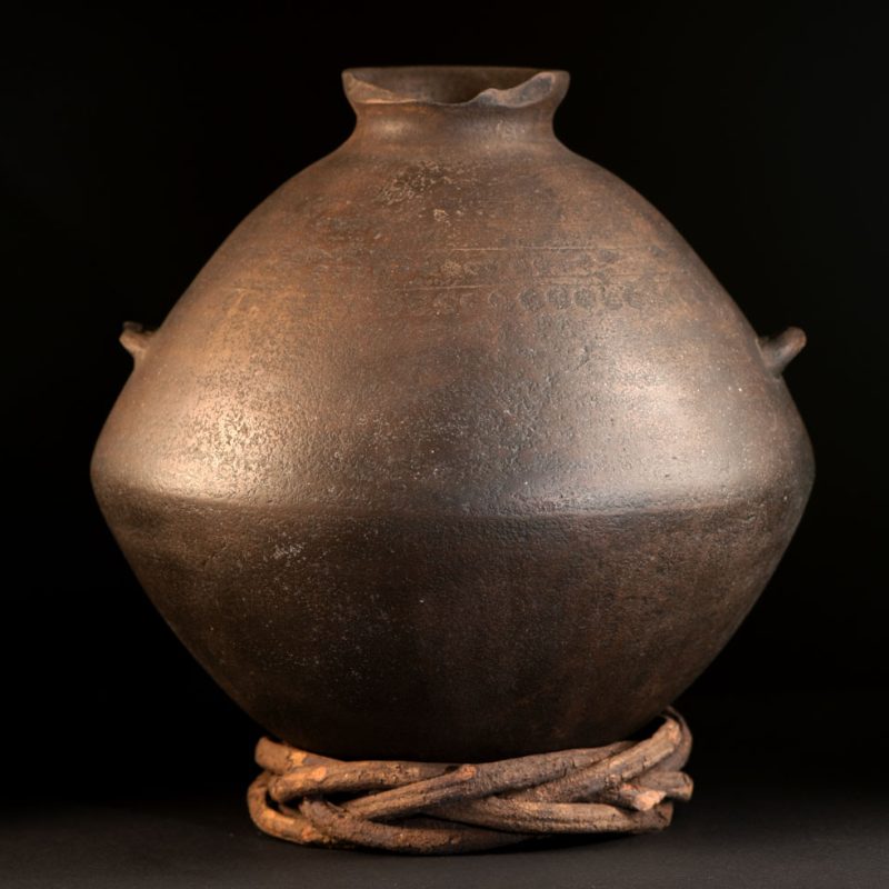 Sacred pot female type with two handles from the Rukai tribe